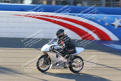 media/Jan-21-2022-Fastrack Riders (Fri) [[90b5309cc6]]/Level 1/Session 1 Front Straight/